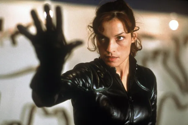 1980'lerde ABD'ye taşınan 61 yaşındaki Hollandalı yıldız Famke Janssen, X-Men serisiyle şöhrete kavuşmadan önce modellik yapıyordu (20th Century Studios)