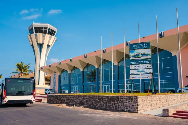 الدعم السعودي يشمل تقديم 12 مليون دولار لترميم مدرج «مطار عدن الدولي» وتزويده بأجهزة ملاحية (إكس)