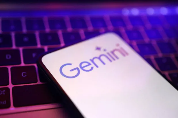 Gemini'ın yeni özelliği, sorulara daha iyi yanıt vermek için telefondaki aktivitelerden bilgi toplayan Apple Intelligence'a benziyor (Reuters)