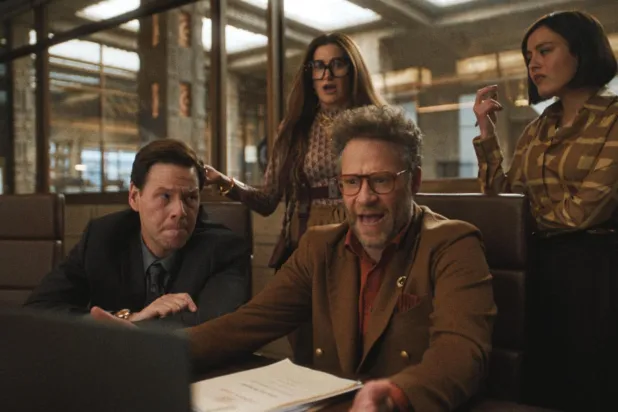 Kanadalı aktör ve komedyen Seth Rogen (sağda), The Studio'da Continental Stüdyoları'nın başına geçerek hayallerindeki işe kavuşan Matt Remick karakterine hayat veriyor (Apple TV)