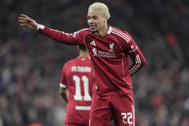 هوغو إيكيتيكي لاعب فريق ليفربول (د.ب.أ)