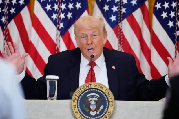 Trump, Grönland konusunda Danimarka'nın tarafında durdukları için Birleşik Krallık'a da gümrük vergisi uygulayacağını açıklamıştı (AP)