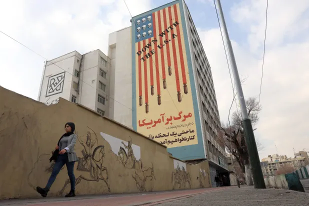 قطعت السلطات الإيرانية خدمة الإنترنت وقمعت الاضطرابات بقوة ساحقة (إ.ب.أ)