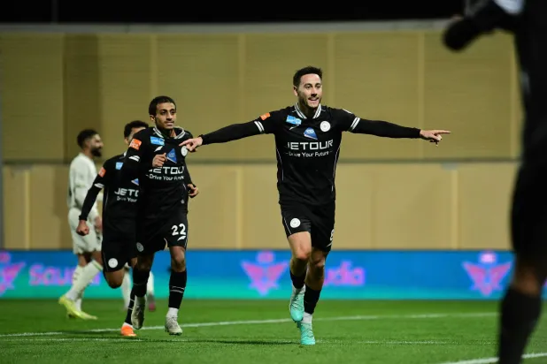 الشباب ظهر بصلابة دفاعية وقوة هجومية في المباراة (تصوير: عبد الرحمن السالم) 