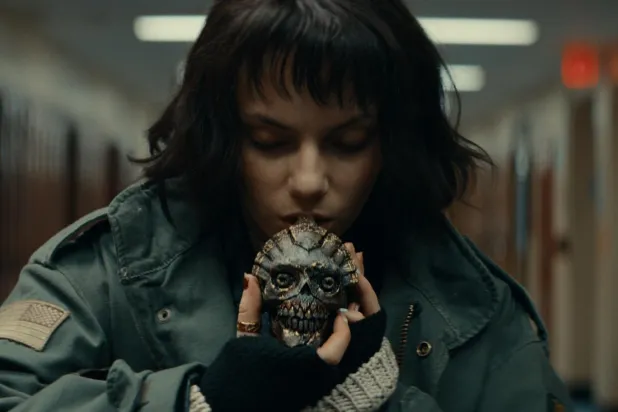 İspanyol asıllı Britanyalı Dafne Keen, 2017 yapımı Logan: Wolverine'deki (Logan) mutant Laura Kinney rolüyle de tanınıyor (Independent Film Company)