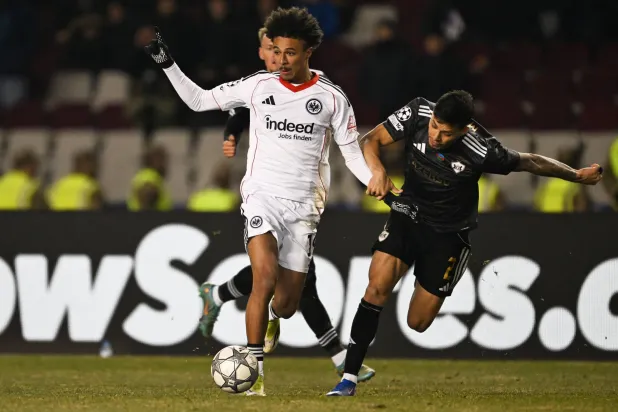 جان-ماتيو باهويا لاعب أينتراخت فرانكفورت (أ.ب)