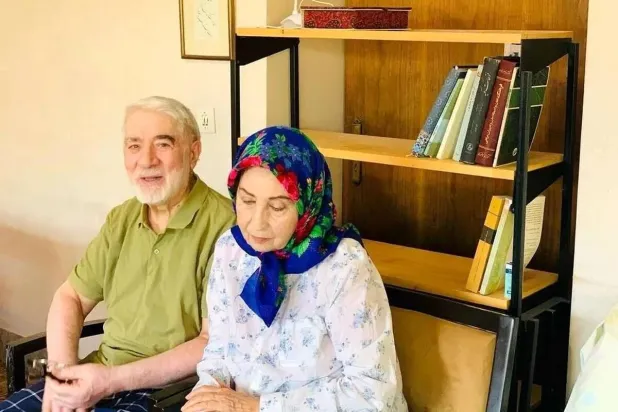 صورة جديدة نشرتها وسائل إعلام إصلاحية من مير حسين موسوي وزوجته زهرا رهنورد