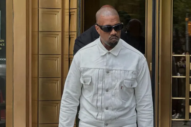 Kanye West fuhuşla ilgili suçlardan hapis cezası alan Diddy lakaplı Sean Combs'a verdiği destekle de dikkat çekiyor (AP/Arşiv)