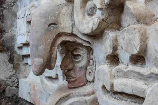 İçine insan yüzü oyulmuş baykuş heykeli bulundu (INAH)