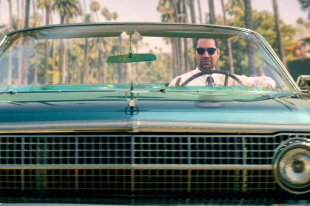 Güneşin Karanlığında'da avukat Mickey Haller'ı canlandıran 44 yaşındaki Meksikalı aktör Manuel Garcia-Rulfo, Muhteşem Yedili (The Magnificent Seven) ve Doğu Ekspresinde Cinayet'teki (Murder on the Orient Express) rolleriyle de tanınıyor (Netflix)