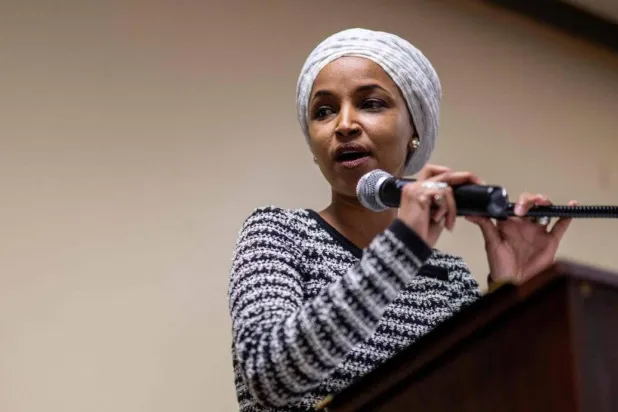 Donald Trump, Omar'ın saldırıya uğramasından birkaç saat önce düzenlenen mitingde Kongre üyesini hedef aldı (AFP)