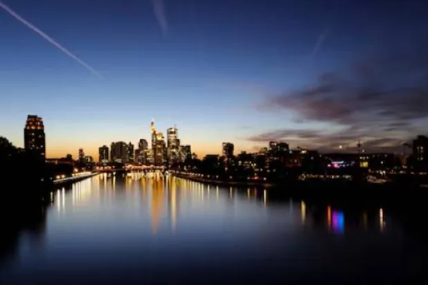 أفق مدينة فرانكفورت (رويترز)