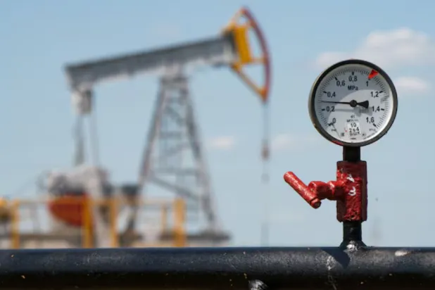 A view shows a pressure gauge near oil pump jacks outside Almetyevsk, in the Republic of Tatarstan, Russia July 14, 2025. REUTERS/Stringer 