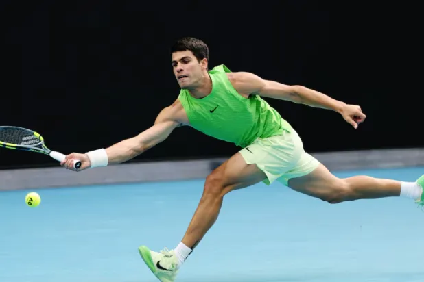  Melbourne Park, Melbourne, Australia - January 30, 2026 Spain's Carlos Alcaraz in action during his semi final match against Germany's Alexander Zverev REUTERS/Hollie Adams 