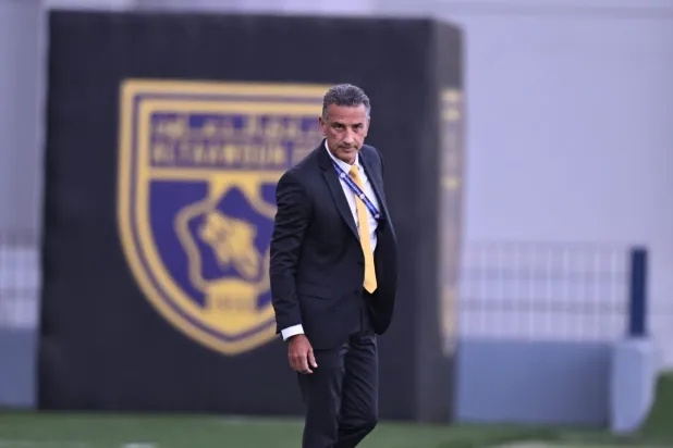 البرازيلي شاموسكا مدرب فريق التعاون (تصوير: بشير صالح) 