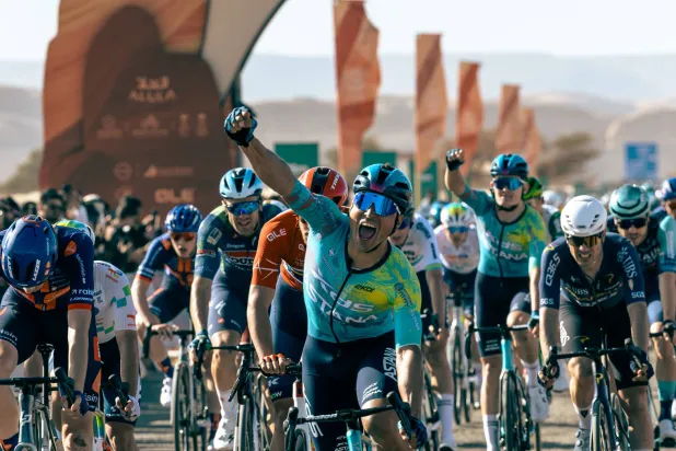 الإيطالي مالوتشيلي محتفلا بالفوز (الشرق الأوسط)