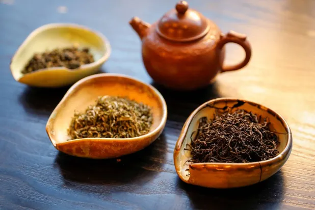 أنواع الشاي المختلفة توفر كلها مضادات الأكسدة (رويترز)