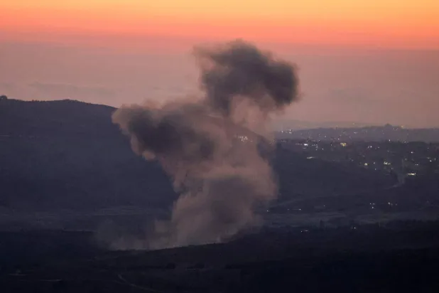 تصاعد الدخان جرّاء قصف إسرائيلي على بلدة الدمشقية في محافظة جزين جنوب لبنان 24 يوليو 2025 (أ.ف.ب)