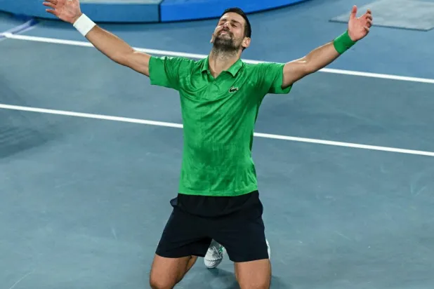 نوفاك محتفلاً بالفوز الكبير (أ.ف.ب)