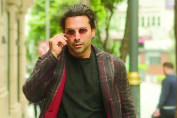 جو طراد لـ«الشرق الأوسط»: عاتبٌ لغياب تكريمي في بلدي