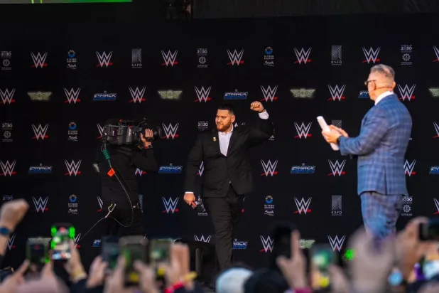 موسم الرياض: ظهور عالمي أول للمصارع السعودي «فهد طويق» 