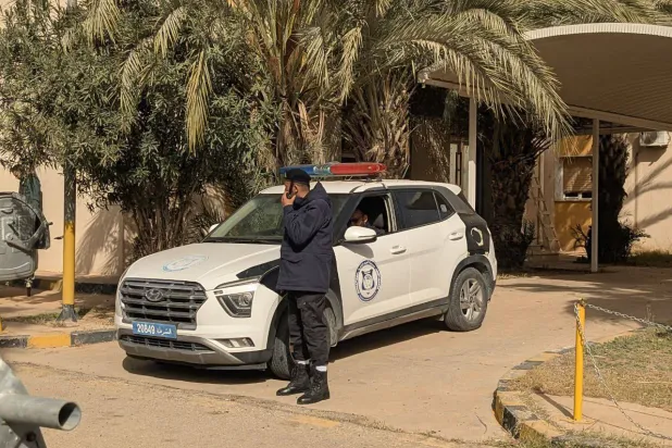 عنصر أمني في مدينة الزاوية الخميس الماضي (مديرية أمن المدينة)