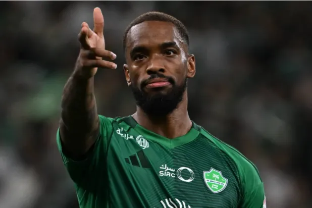 المهاجم الإنجليزي إيفان توني أفضل لاعب في يناير (تصوير: علي خمج)