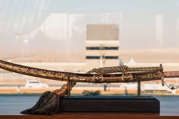 «سيف السعودية» صُنع على يد أمهر حرفيي البحرين (الشرق الأوسط)