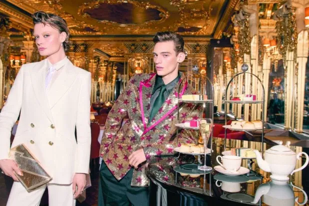 شاي مستوحى من أعمال ديفيد بوي في قاعة أوسكار وايلد الذهبية