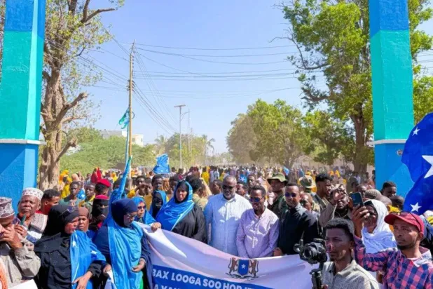 Hirshabelle eyaletindeki şehirlerde İsrail'in "Somaliland"ı tanımasına karşı gösteriler düzenlendi (Somali Haber Ajansı)