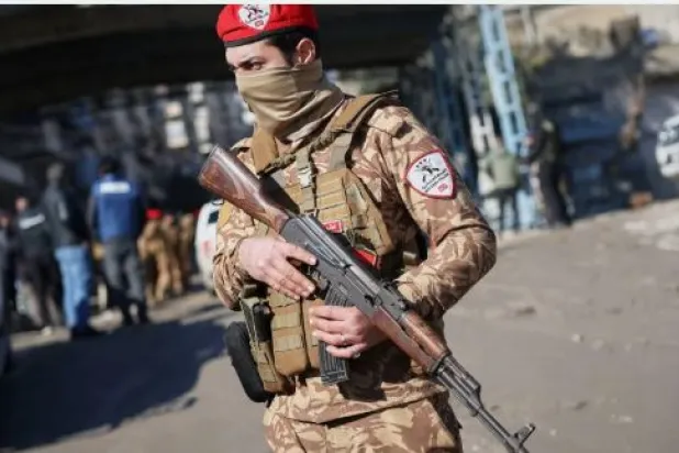 Suriye ordusu, SDF militanlarıyla yaşanan şiddetli çatışmaların ardından Cumartesi sabahı Halep'teki Şeyh Maksoud mahallesinin kontrolünü ele geçirdi.