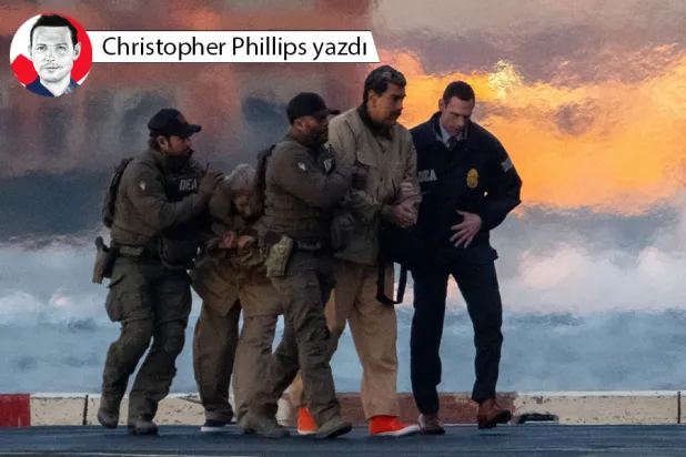 ABD özel kuvvetleri, yargılama hazırlıkları kapsamında askeri helikopterle ABD'ye getirilen Venezuela Devlet Başkanı Nicolás Maduro'ya eşlik ediyor (Reuters)