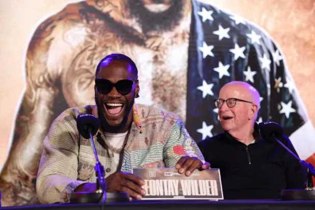 Wilder'ın organizatörü Shelly Finkel, Amerikalı boksörün Usyk'le yakın zamanda maç yapabileceğini öne sürdü (Reuters)