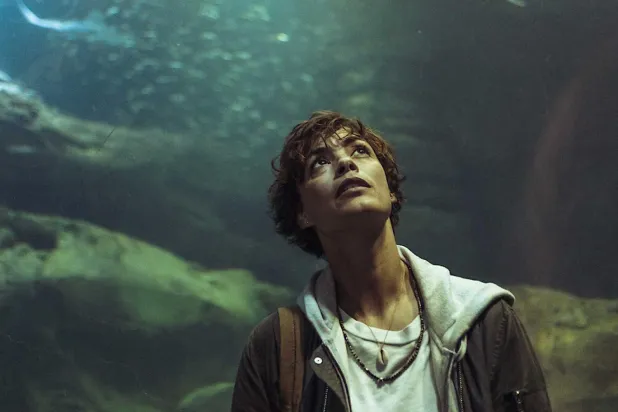 49 yaşındaki Arjantin asıllı Fransız aktris Bérénice Bejo, Paris'in Altında'da cesur bir okyanus bilimciyi oynuyor (Netflix)