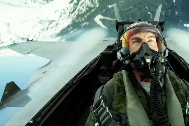 63 yaşındaki Tom Cruise, gişe canavarı Top Gun: Maverick'te deniz havacısı Maverick rolünü yeniden canlandırmıştı (Paramount)