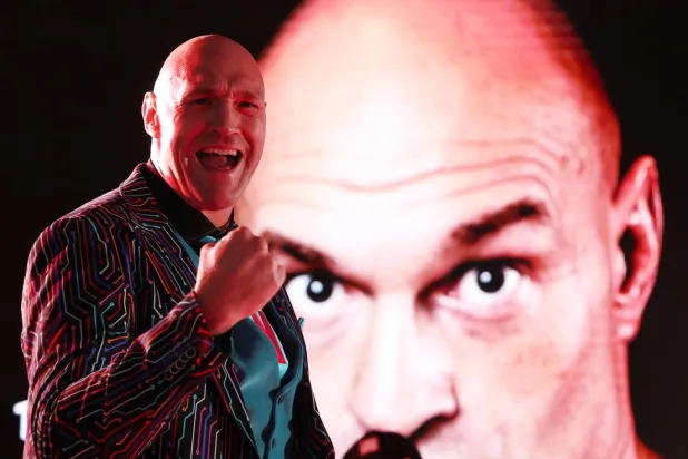 Tyson Fury, Anthony Joshua'nın geçirdiği trafik kazasının boksa geri dönme kararında önemli rol oynadığını iddia etti. Fury, 5. kez emeklilikten dönmeye hazırlanıyor.