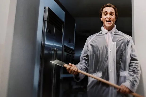 Christian Bale Amerikan Sapığı'ndaki rolü için aylarca egzersiz yapıp bronzlaşmış ve karakterin narsist doğasını daha iyi yansıtmak adına dişlerini kaplatmıştı (Lionsgate)