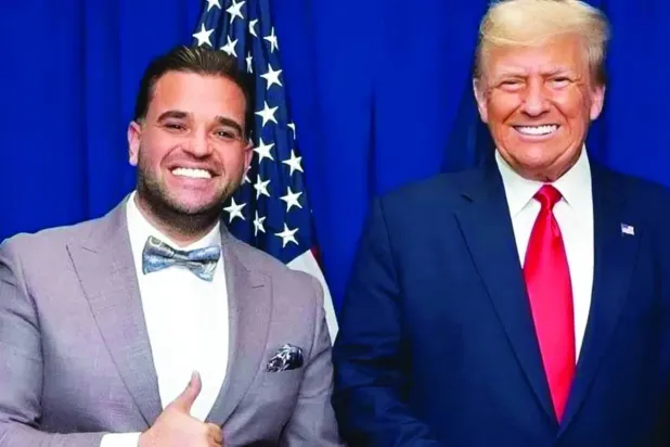 ABD Başkanı Donald Trump, Irak Özel Temsilcisi Mark Savaya ile birlikte (Arşiv – X)