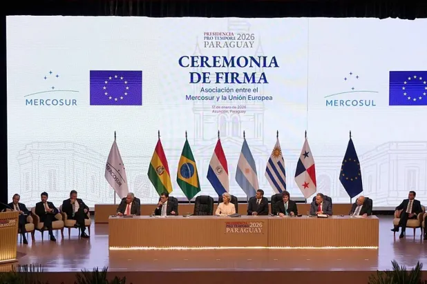جانب من توقيع الاتحاد الأوروبي اتفاقية التجارة الحرة مع رابطة «ميركوسور» في باراغواي - 17 يناير الماضي (إ.ب.أ)