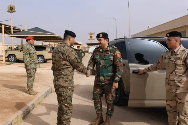 صدام حفتر في زيارة إلى مقر «اللواء 106 - القوات الخاصة» نهاية الأسبوع الماضي (القيادة العامة)