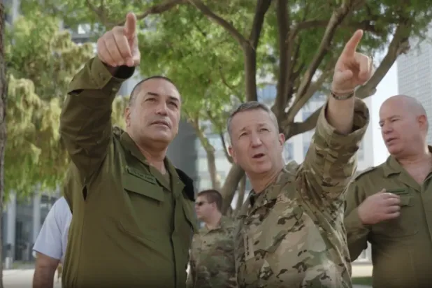 ABD Genelkurmay Başkanı Dan Keane, 1 Kasım 2025'te İsrail Genelkurmay Başkanı Eyal Zamir ile birlikte İsrail ziyaretinde (İsrail ordu videosundan)