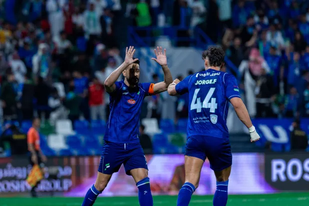 احتفالية كبيرة للفتح بعد تسجيل هدف التعادل قبل نهاية المواجهة (تصوير: عيسى الدبيسي) 