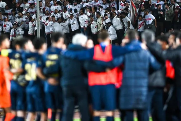 لاعبو الزمالك يحيون جماهيرهم باستاد السويس بعد الفوز على المصري (نادي الزمالك) 