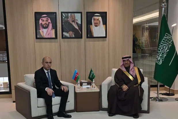 وزير التعليم السعودي لدى استقباله نظيره في أذربيجان بالرياض (الشرق الأوسط)