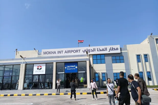 مطار المخا أنشئ ليخدم ملايين اليمنيين في تعز وإب والحديدة (إعلام محلي)
