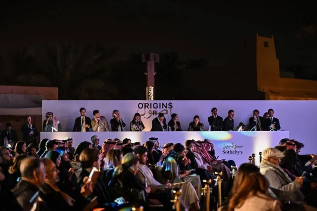 جانب من المزاد الفني «أصول» الذي أقامته «سوذبيز» (سوذبيز)