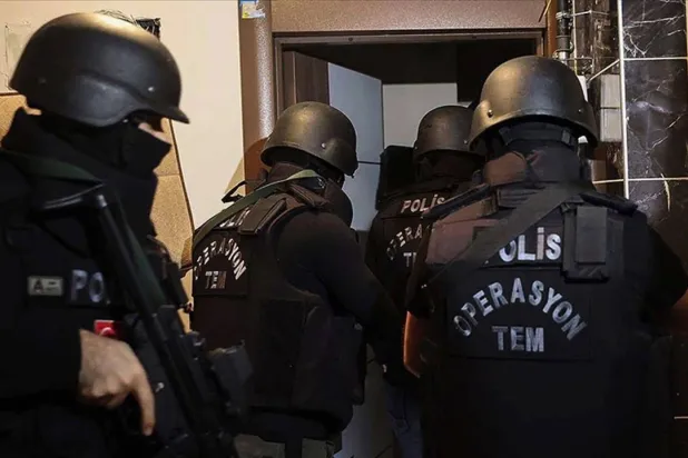 عناصر من قوات مكافحة الإرهاب التركية أثناء عملية ضد «داعش» (الداخلية التركية)