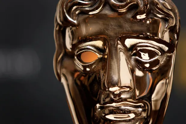 قناع «بافتا» بعد إعلان الترشيحات في لندن عام 2011 (أ.ب)