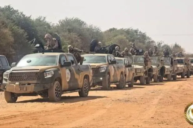 دورية أمنية تابعة لـ«الجيش الوطني» على الحدود الجنوبية الليبية الشهر الماضي (رئاسة الأركان البرية التابعة لـ«الجيش الوطني»)