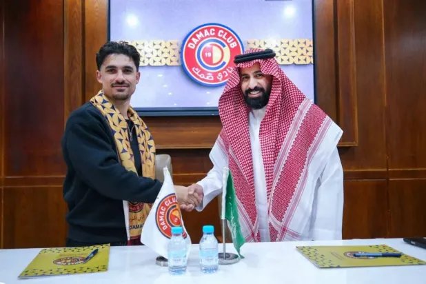 اللاعب السوري محمد الصلخدي يبلغ من العمر 24 عاماً (نادي ضمك) 